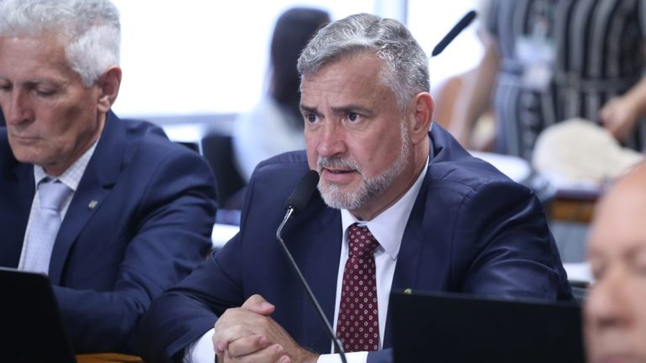 Parlamentares divergem sobre votação de quebra de sigilos na comissão