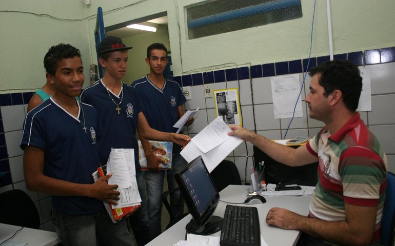 Jovens sertanejos buscam qualificação em cursos do Pronatec em Santana do Ipanema