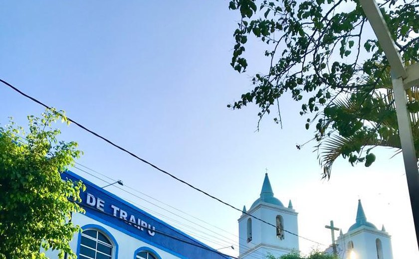 Com parcela do 13º antecipada para comissionados e contratados, Prefeitura de Traipu paga servidores nesta quinta (1); segunda parcela de reajuste de professores é antecipada