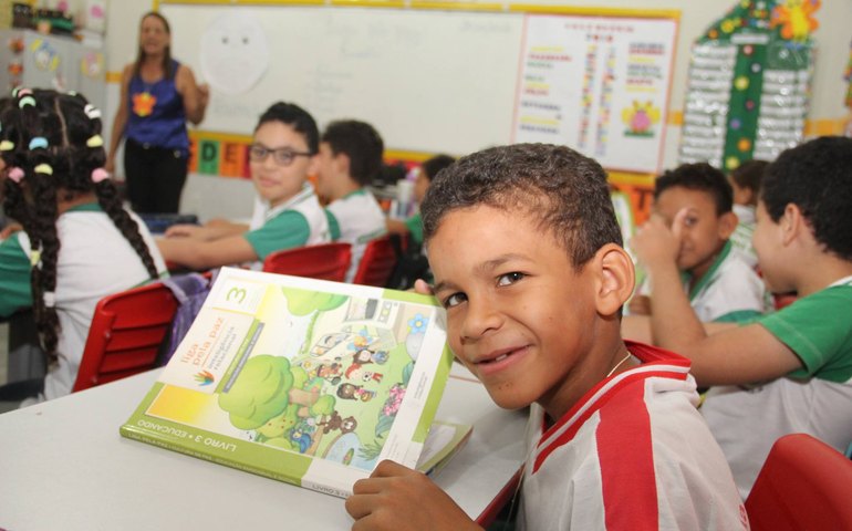 Educação reabre matrículas e oferta mais de 3 mil vagas em toda Rede Municipal