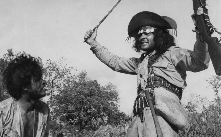 Cannes: versão restaurada de &#8216;Deus e o Diabo na Terra do Sol&#8217; emociona plateia