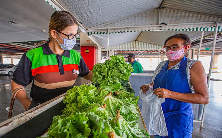 Feiras de alimentos orgânicos acontecem semanalmente em Arapiraca