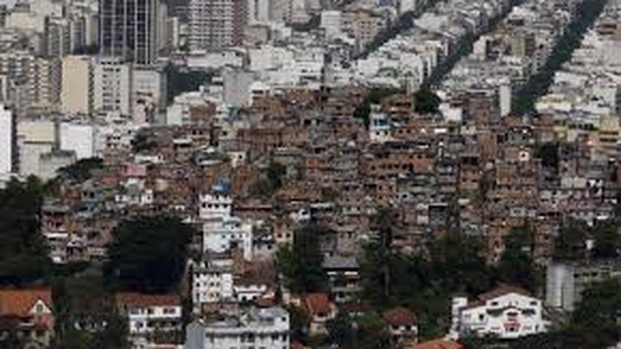 Entre novos caminhos e velhas jogadas