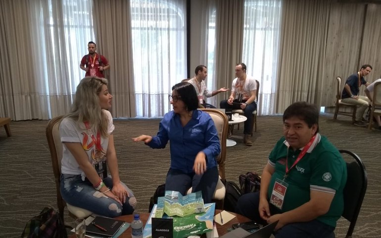 Agentes de viagem conhecem atrativos turísticos de AL durante evento internacional