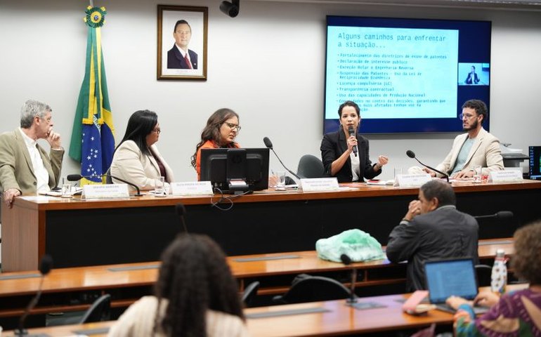 Inclusão de injeção semestral contra HIV no SUS enfrenta impasse devido ao alto custo