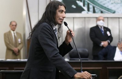 Lobão apresenta lista de personalidades para as quais deseja destinar condecorações e comendas