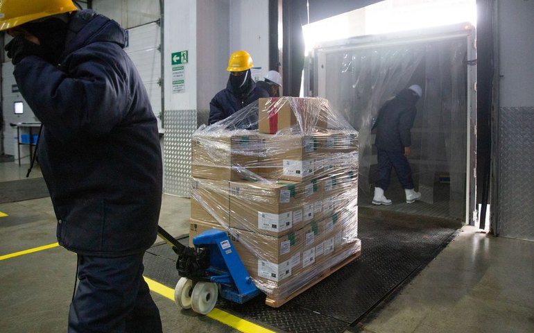 Brasil recebe lote de medicamento para tratar câncer de mama no SUS