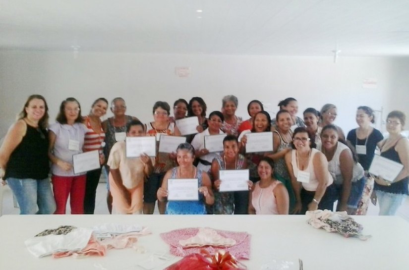 Cajueiro encerra curso de vestimenta de moda íntima