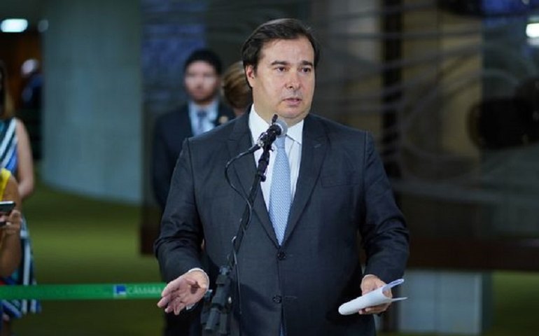 Declarações de Bolsonaro são ‘muito ruins’ e geram ‘insegurança’, diz Maia