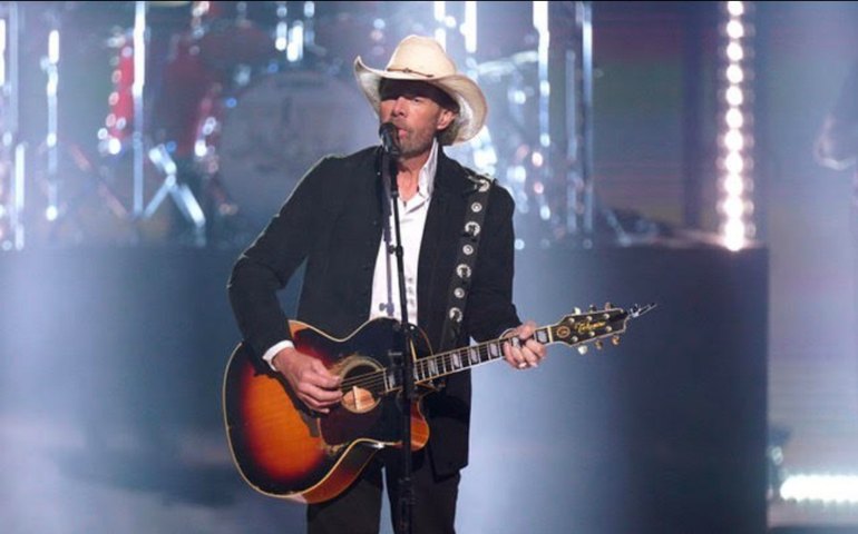 Toby Keith, estrela da música country dos EUA, morre aos 62 anos