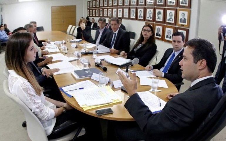 Fecoep mantém apoio a bolsa universitária e ao Restaurante Popular