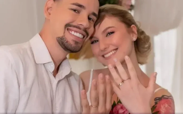 Marido de Isabel Veloso publica foto ao lado da influenciadora internada: 'Vai passar'