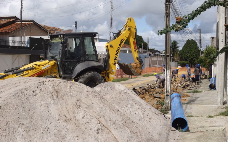 Investimentos em obras de saneamento básico avançam em Penedo