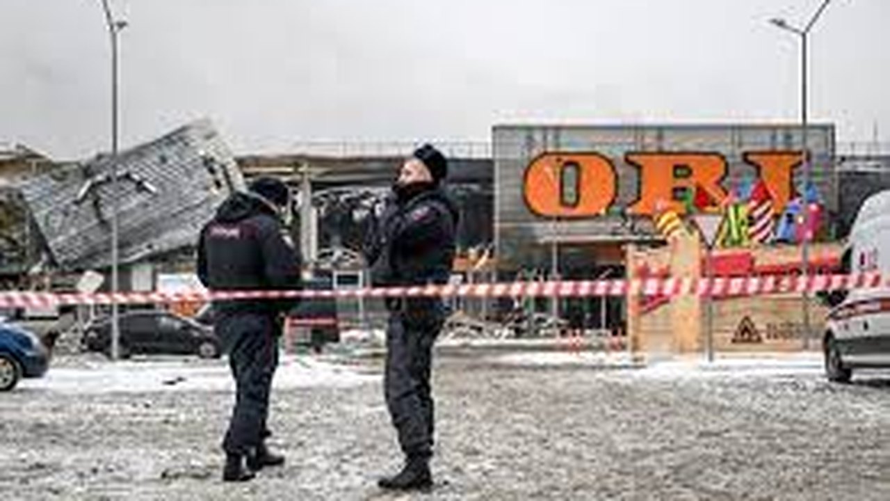 Estouro de cano de água quente deixa quatro mortos em shopping de Moscou