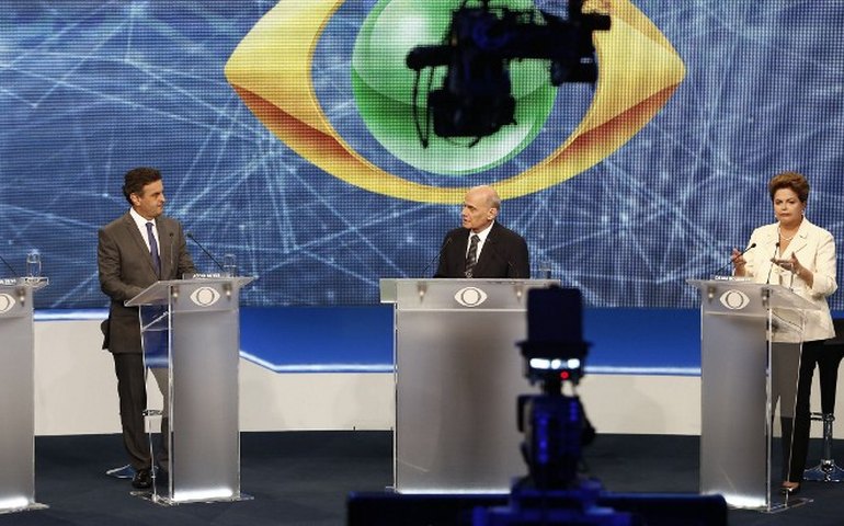 Mensalões e aeroporto ficam fora de debate