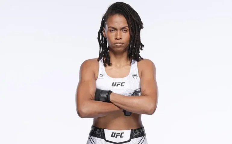 Brasileira falha no peso, luta é cancelada e rival se emociona na pesagem; assista