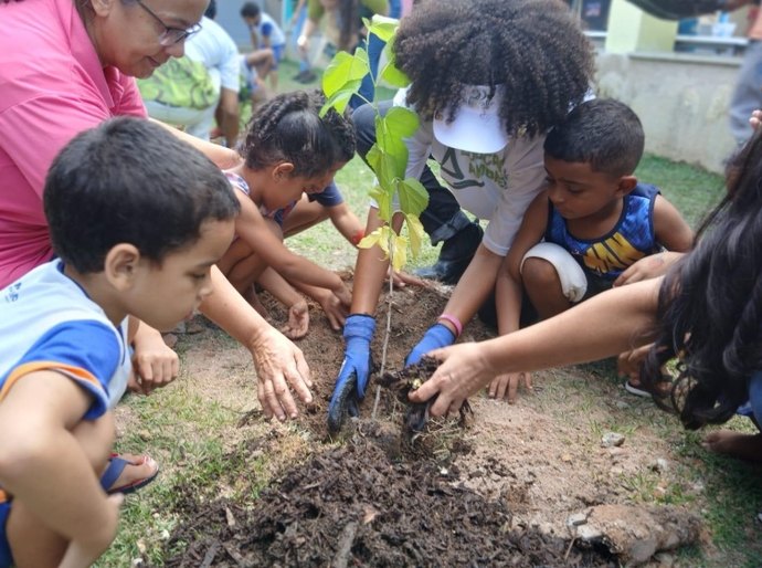Alurb realiza atividades sustentáveis no Gigantinhos da Chã da Jaqueira