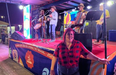 Caminhão do Forró leva alegria, música boa e agita maceioenses