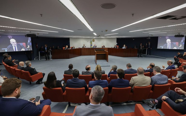 Por unanimidade, turma do STF torna Bolsonaro e mais 7 réus por golpe