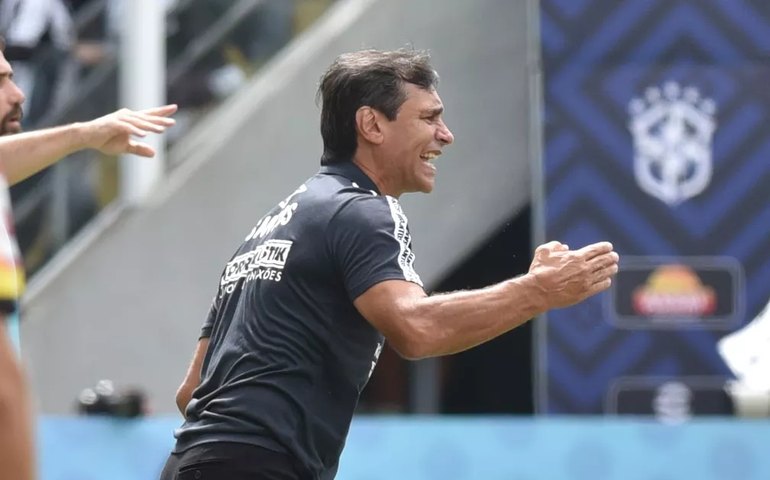 Fabián Bustos elogia atuação do Santos fora de casa: “Foi uma dos melhores”