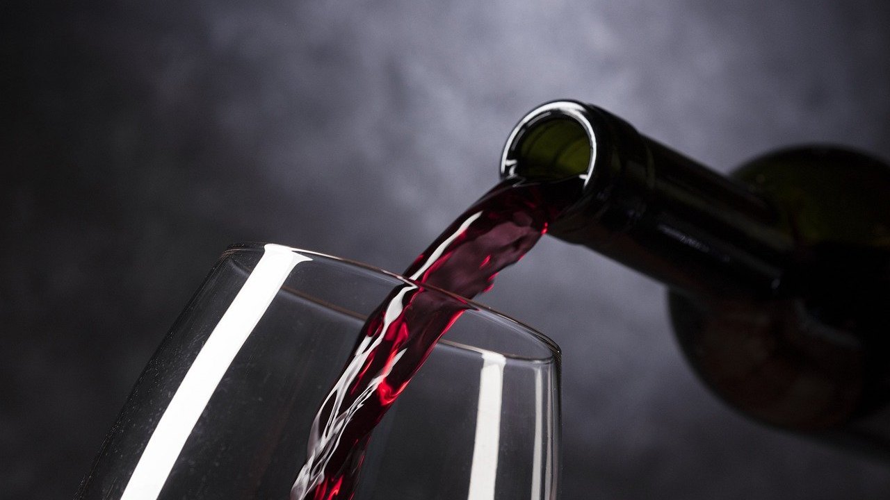 Brasileiro pode economizar 80% ao trazer vinho da Argentina na bagagem