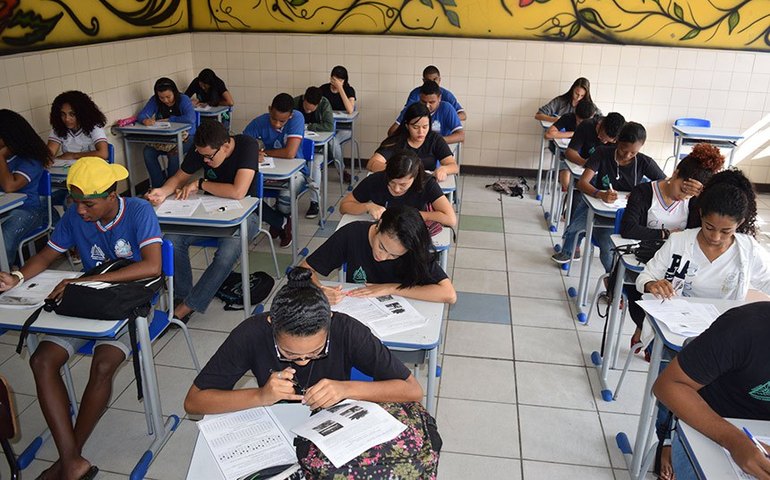 Programa Escola em Tempo Integral é sancionado com vetos