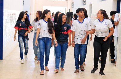 Ampliação do ensino integral e fortalecimento de parceria com os municípios marcam primeiro trimestre da Educação