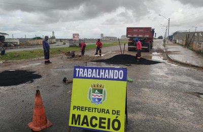 Seminfra segue com serviço de manutenção de vias na capital