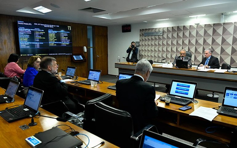 CDH vai debater criação de banco de dados público sobre pedófilos