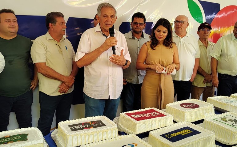 Parabéns, Arapiraca! 4 mil fatias de bolo são distribuídas na comemoração do centenário