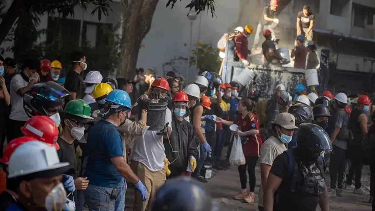 Terra não para de tremer na Venezuela, e La Guaira vira cemitério a céu aberto