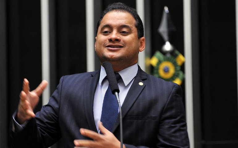 PF aponta senador como 'sustentáculo político' de esquema no INSS