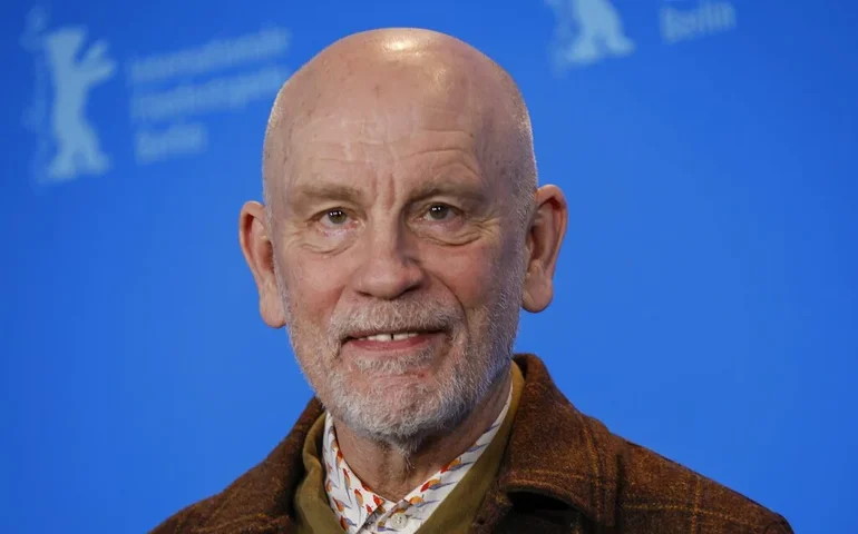 John Malkovich anuncia sessão extra de peça em São Paulo