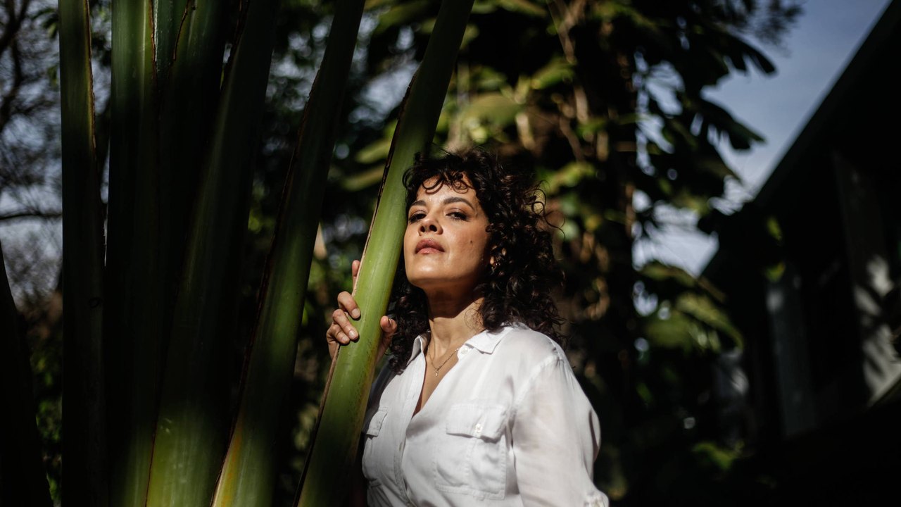 Filha de fotógrafa exposta no CCBB do Rio, a atriz Maeve Jinkings fala da influência da mãe: 'Olhar despido de tabus'
