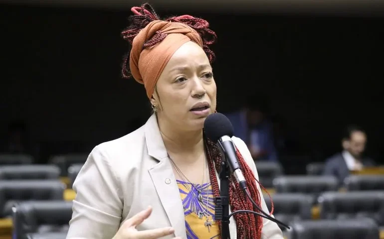 Comissão aprova projeto que amplia lista de servidores da carreira de ciência e tecnologia