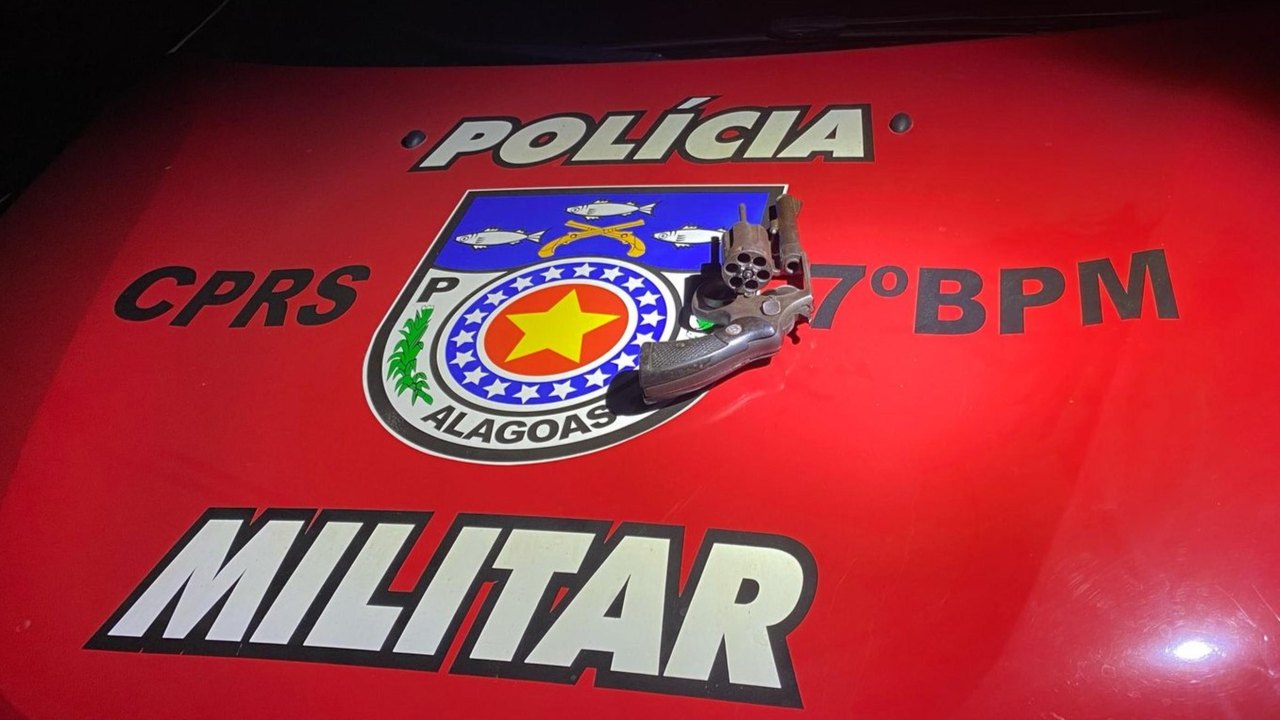 Batalhões da PM apreendem armas de fogo em Carneiros e Anadia