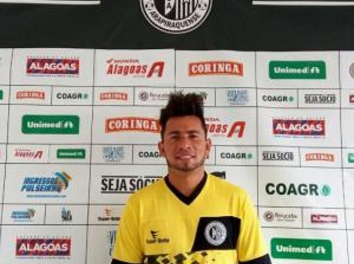Diretoria alvinegra acerta o retorno do lateral-direito Alex Travassos