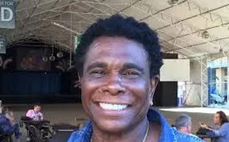 Neguinho da Beija-Flor é homenageado em sessão solene na Câmara de Nilópolis