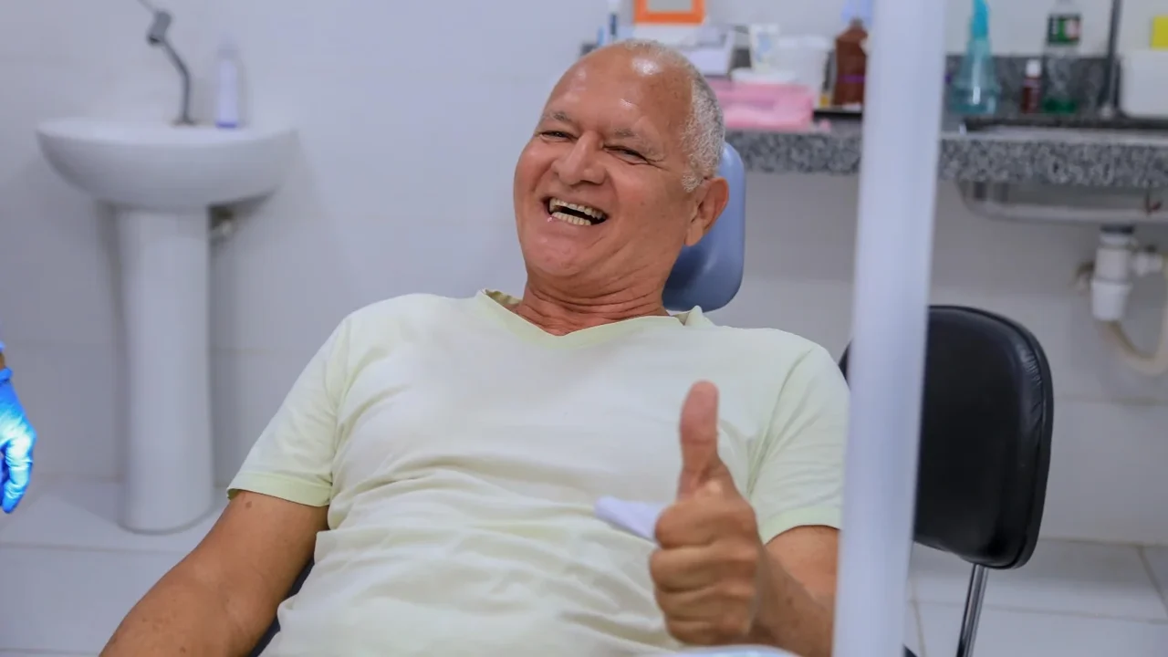 Programa Sorriso Para Todos entrega mais 100 próteses dentárias e amplia atendimento em Penedo