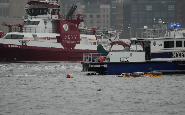 NY: empresa dona do helicóptero que caiu no Hudson encerrará operações imediatamente, diz FAA