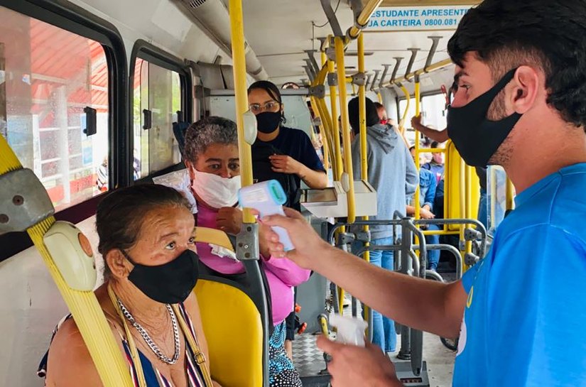 Arapiraca recebe ação de conscientização contra a Covid-19 em terminais de transportes coletivos
