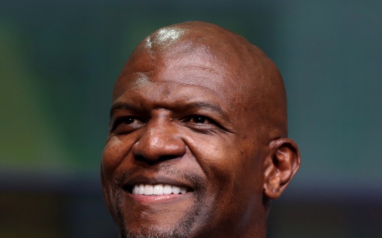Terry Crews se derrete pelo sanduíche de mortadela do Mercadão de SP: 'Mundialmente famoso'