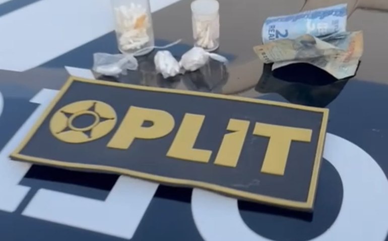 Dois jovens são presos por tráfico de drogas juntamente com menino de 10 anos, na Jatiúca