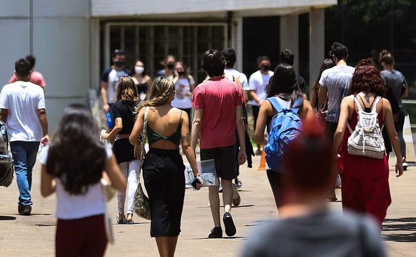 Professores Decidem Futuro em Assembleias