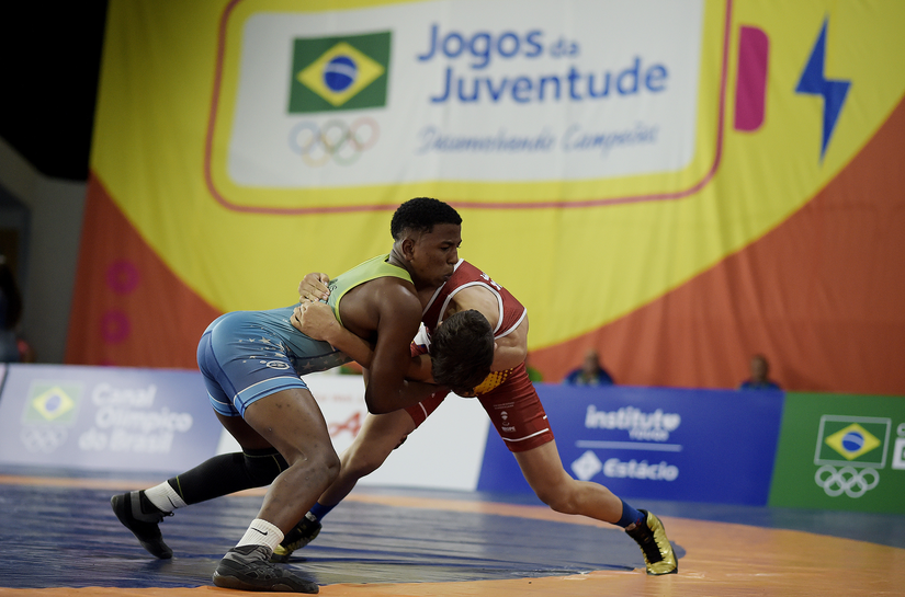 Equipe permanente do estilo greco-romano realiza intercâmbio com atletas de Alagoas