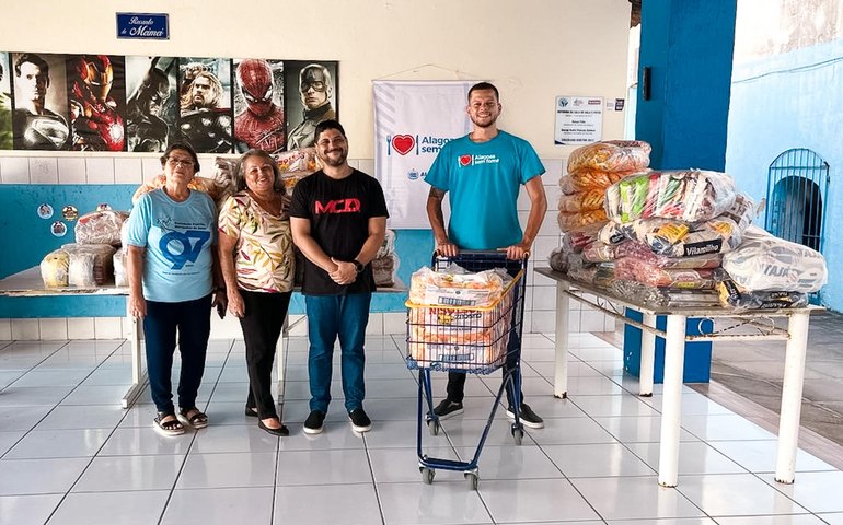 Alagoas Sem Fome doa alimentos e enxovais para o Lar Sementes do Amanhã