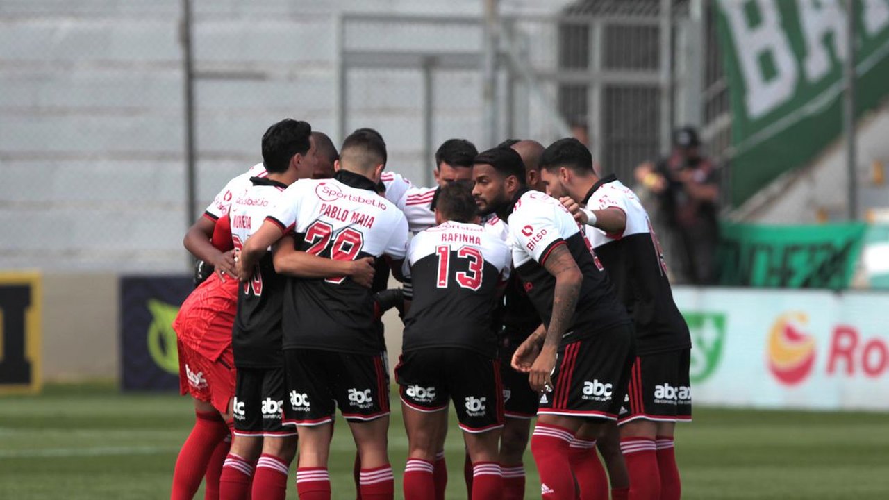 São Paulo aumenta chances de Libertadores em luta aberta pelo G-8 no Brasileirão
