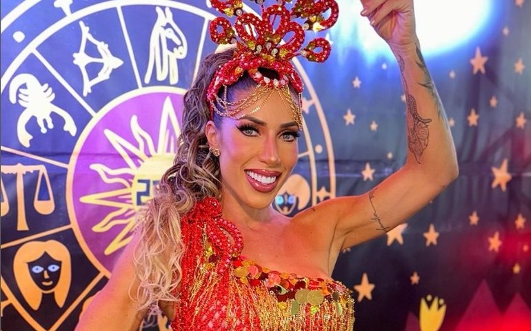 Solteira, rainha de bateria da Porto da Pedra lamenta falta de namorado: 'Correria tem afastado os pretendentes'