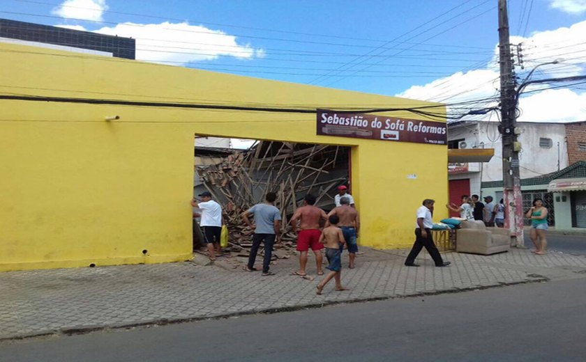 Cinco pessoas ficam feridas após desabamento de teto de loja em Palmeira dos Índios