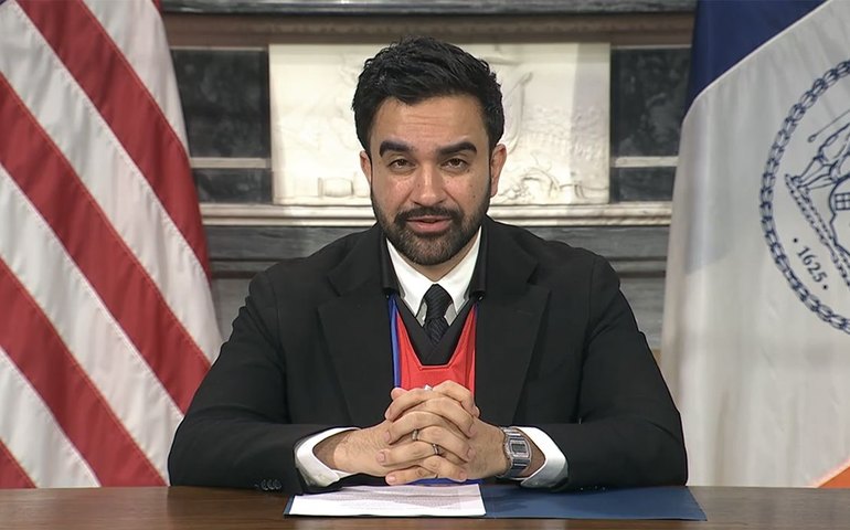 Prefeito de Nova York exalta Sócrates e mobilização social no futebol